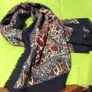 Used scarf size 46x46